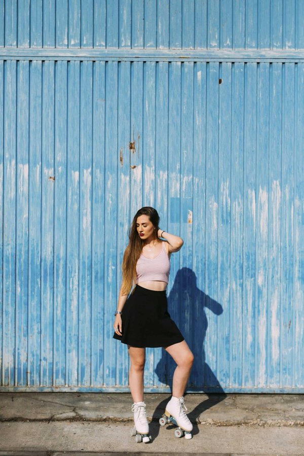 Comment concevoir un bar à cocktails thématique inspiré d'une époque rétro ?